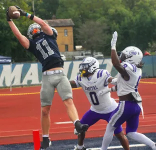 Pioneers’ dominant defense overwhelms Comets